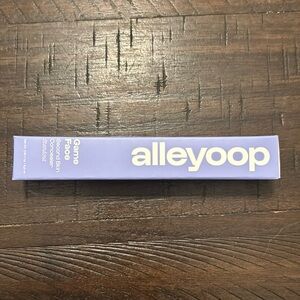 Alleyoop game face concealer in golden